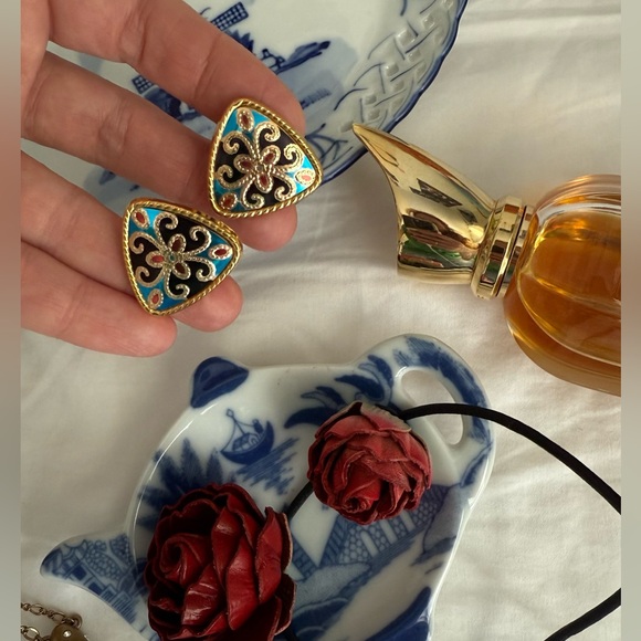 Vintage  Blue & Gold Color Earrings Clips - Picture 7 of 7